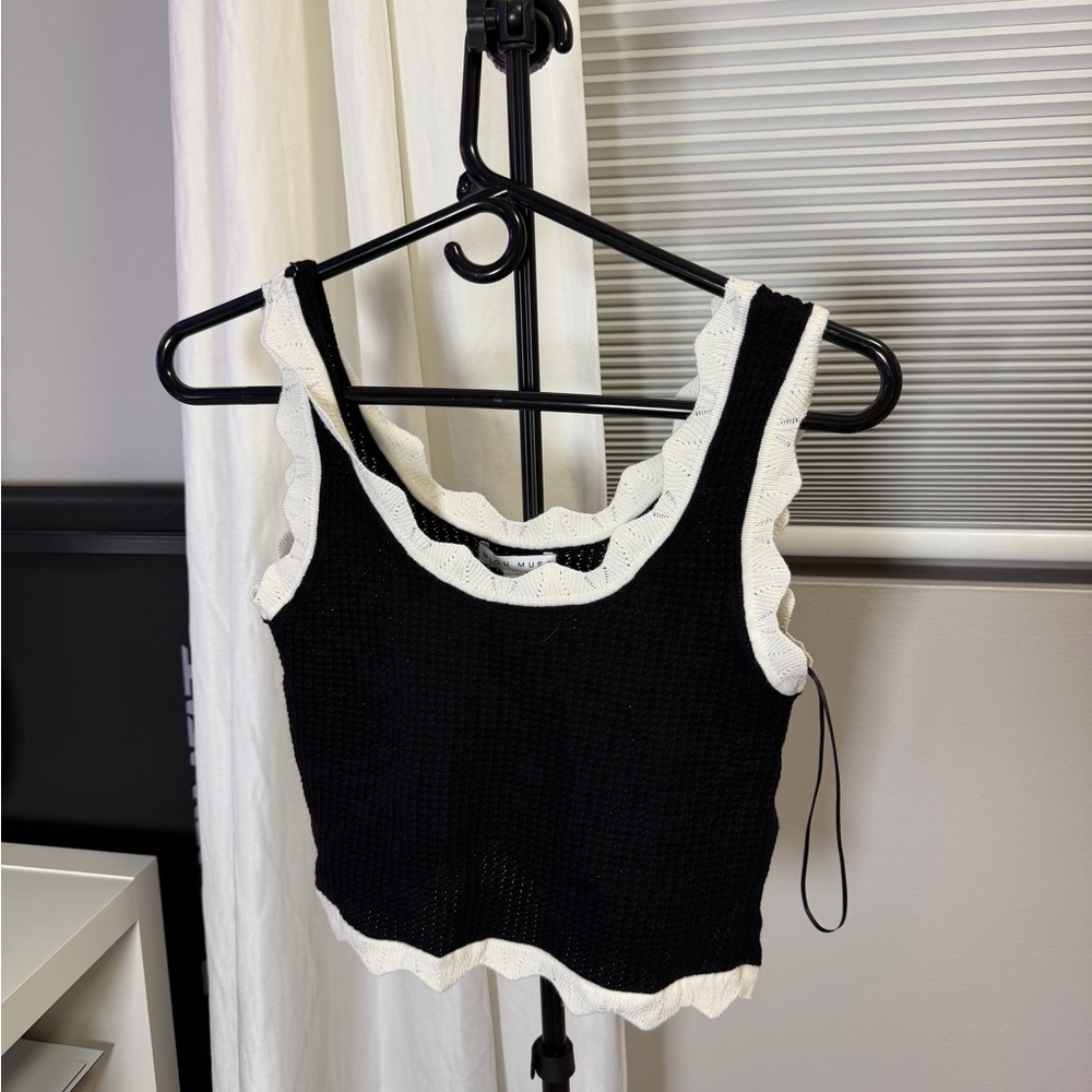 Elegant Black and White Knit Crop Top
